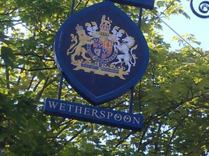 Kings Head Hotel Beccles - sign. (Pub, Sign). Published on 18-05-2014