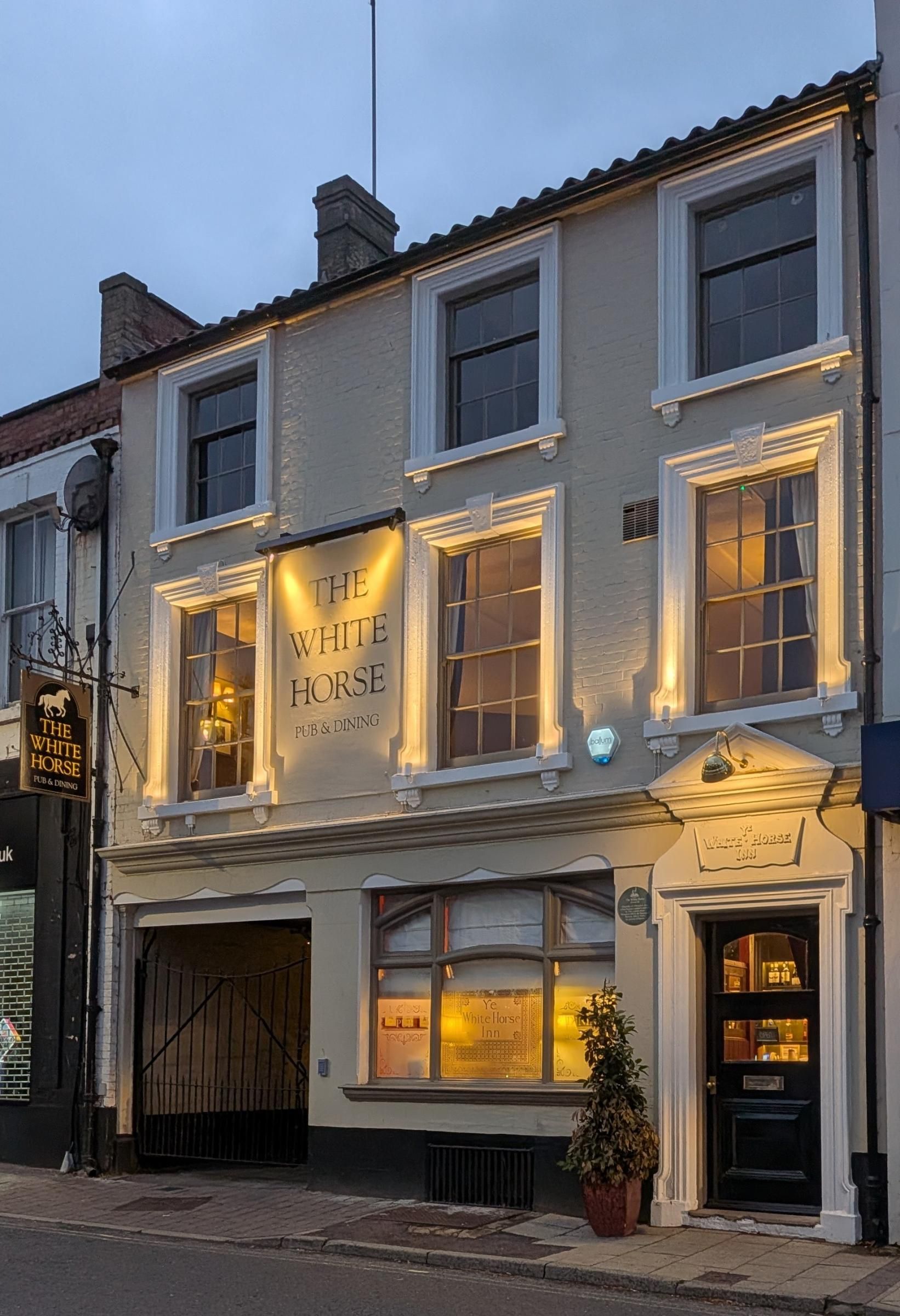 White Horse Beccles 191026.jpg. (Pub, External, Sign, Key). Published on 20-10-2026