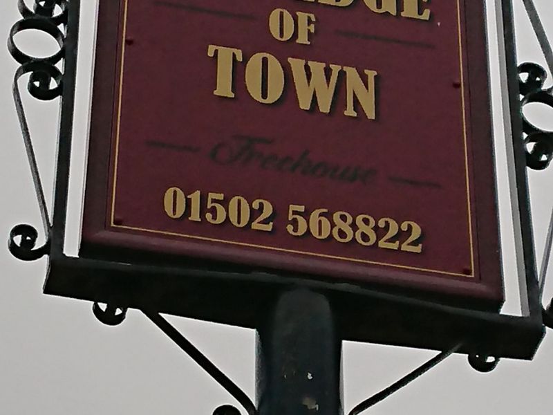 Edge of Town pub sign - Lowestoft. (External, Sign). Published on 17-01-2019