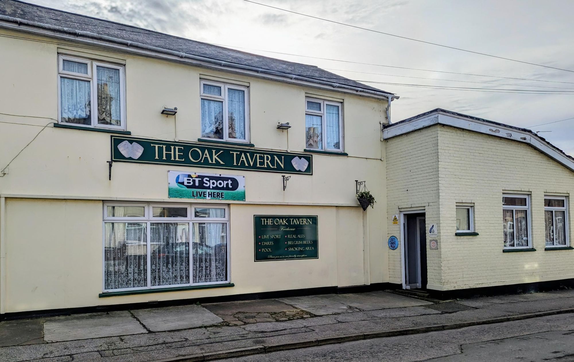 Oak Tavern Lowestoft 270124.jpg. (Pub, External, Key). Published on 01-09-2025