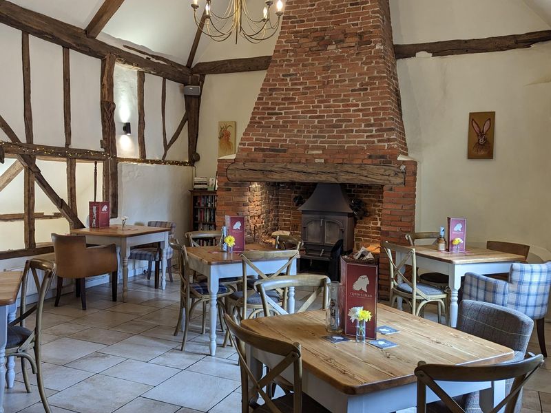 Queens Head Bramfield internal 100523.jpg. (Pub, Restaurant). Published on 26-09-2026