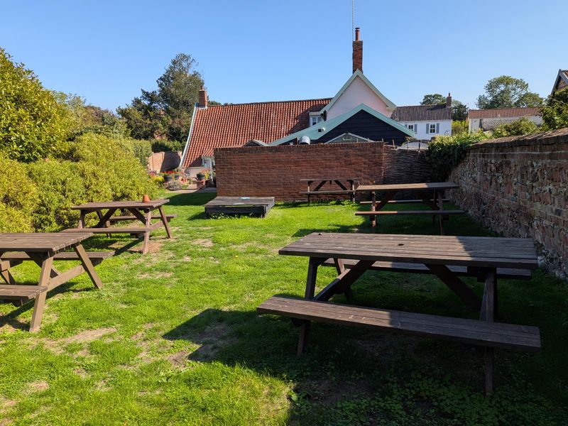 Queens Head Bramfield garden1 250926.jpg. (Pub, External, Garden). Published on 26-09-2026