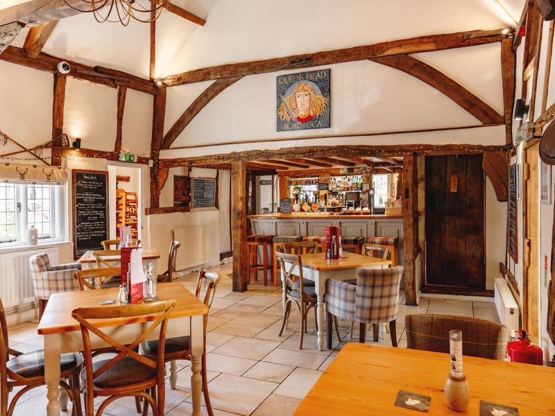 Queens Head Bramfield bar 280926 Kate Wood.jpg. (Pub, Bar). Published on 29-09-2026 