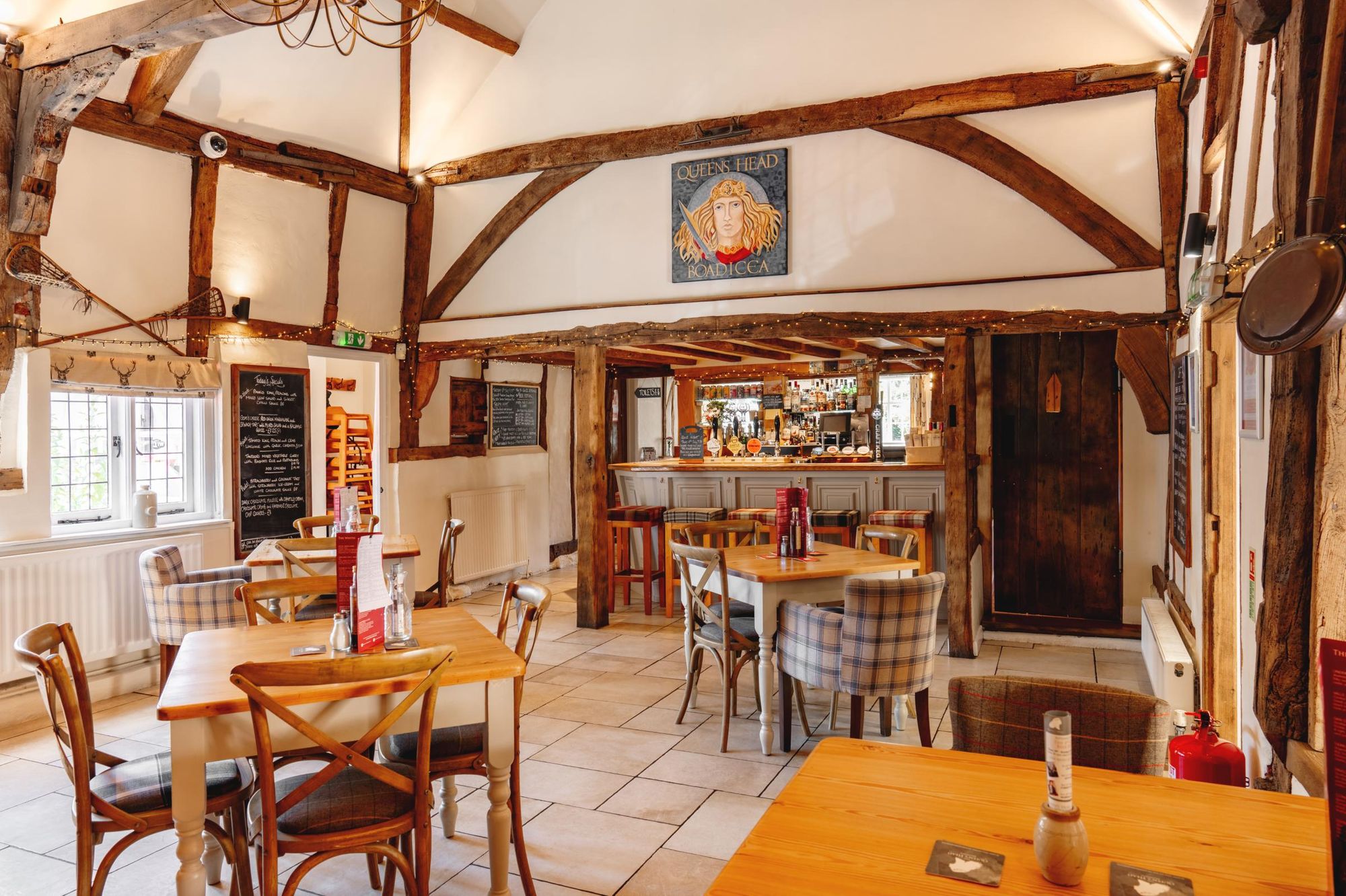 Queens Head Bramfield bar 280926 Kate Wood.jpg. (Pub, Bar). Published on 29-09-2026