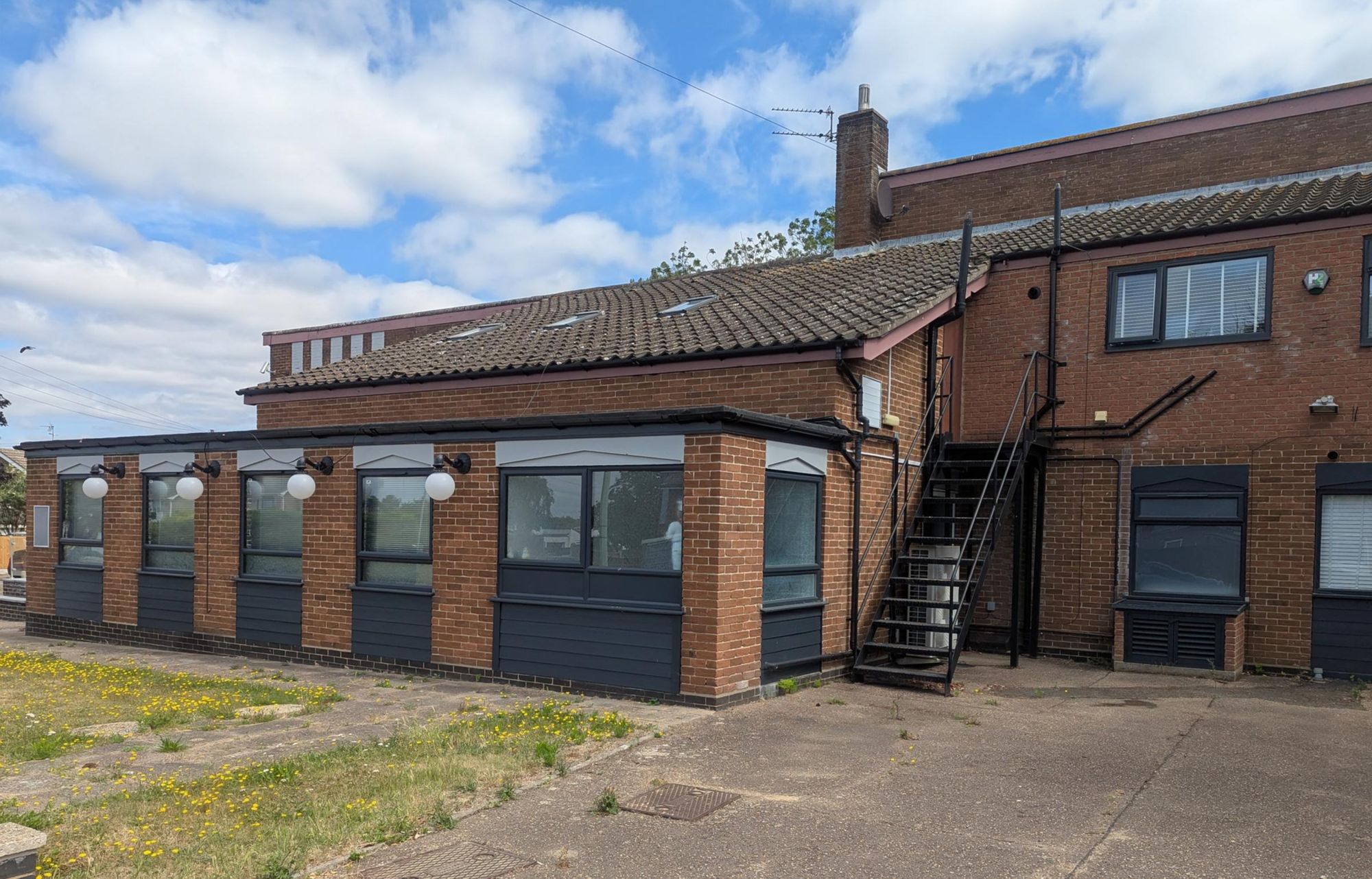 King Alfred Oulton Broad rear 050625.jpg. (Pub, External). Published on 06-07-2025