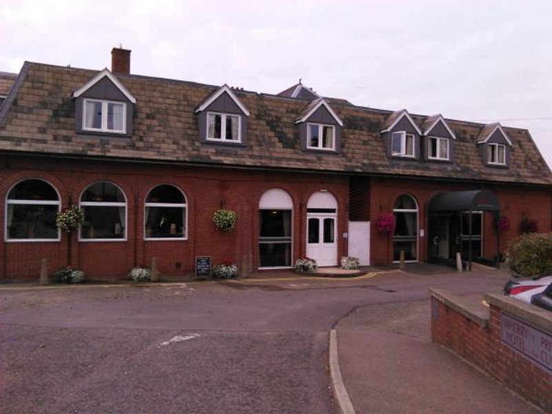 Wherry Inn Oulton Broad - hotel entrance. (Pub, External). Published on 29-09-2014 