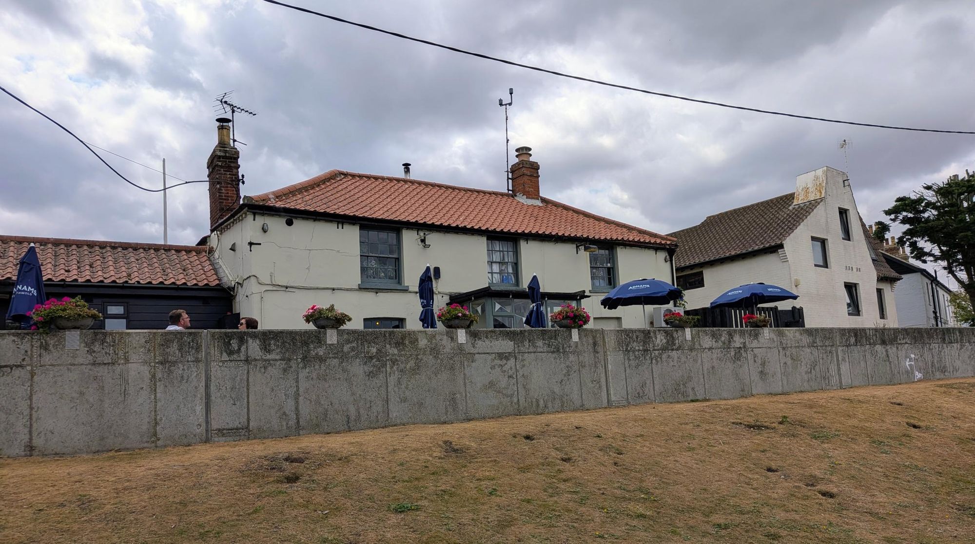 Harbour Inn Southwold rear 220726.jpg. (Pub, External, Garden). Published on 23-07-2026