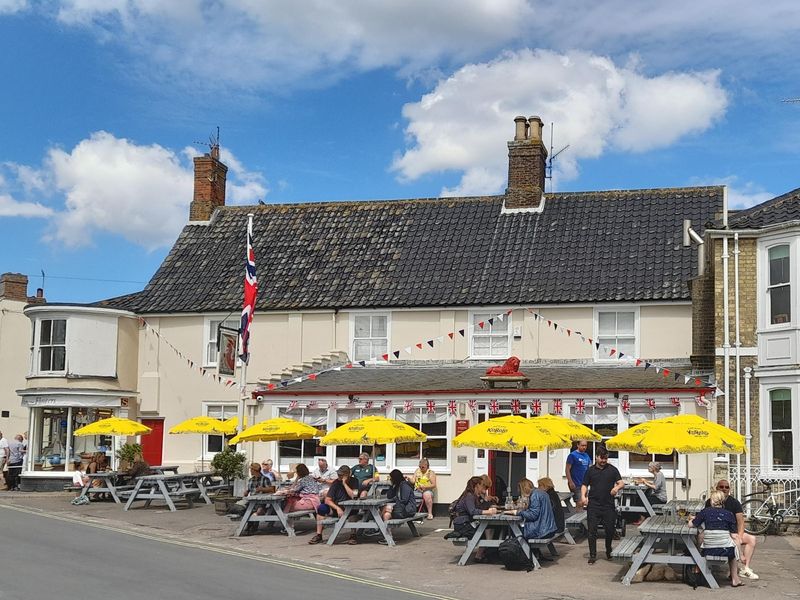 Red LIon, Southwold 9.6.22. (Pub, External, Garden). Published on 25-06-2022 