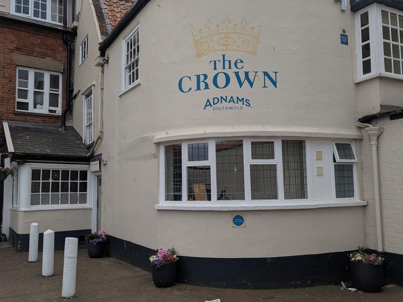 Crown Hotel Southwold back bar 040625.jpg. (Pub, External). Published on 05-06-2025 