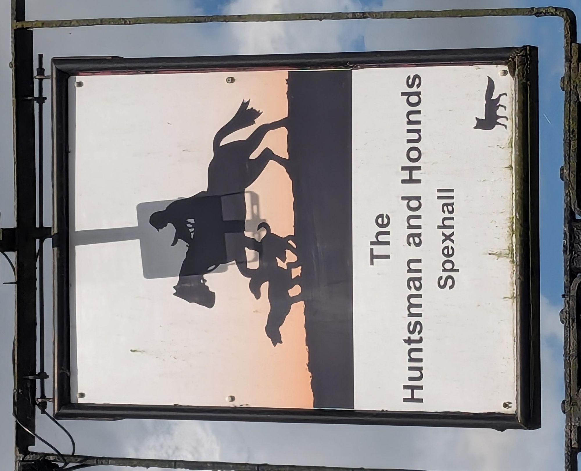 Huntsman & Hounds Spexhall pub sign sideways 270724.jpg. (Sign). Published on 28-07-2024