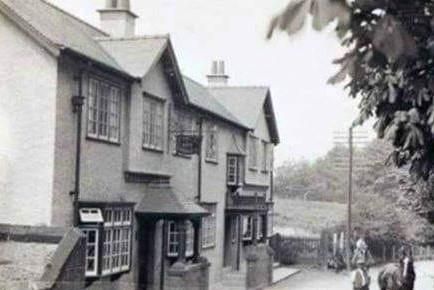 Fox & Hounds after 1910. Published on 13-05-2020