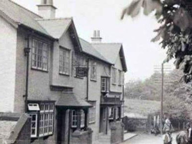 Fox & Hounds after 1910. Published on 13-05-2020