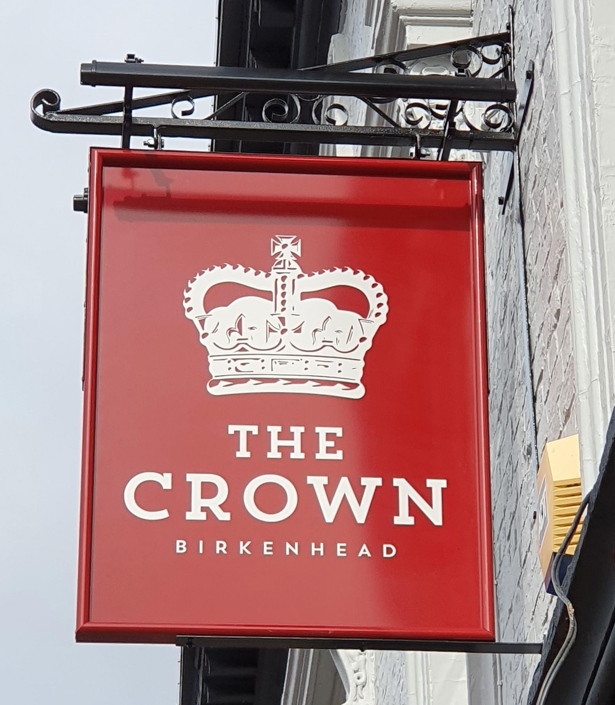 Crown Pub Sign Setember 2020. Published on 05-09-2020