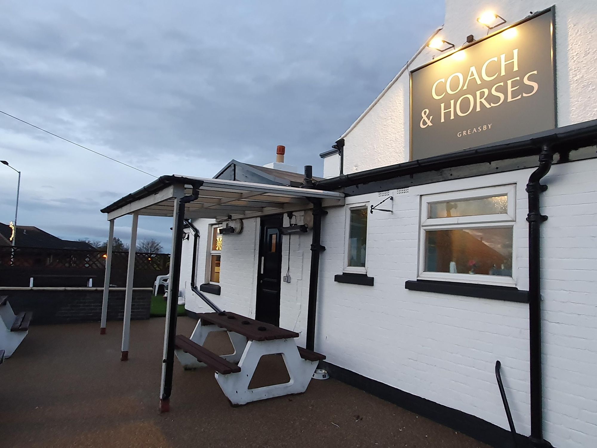 Coach & Horses Outside Area November 2021. Published on 30-11-2021