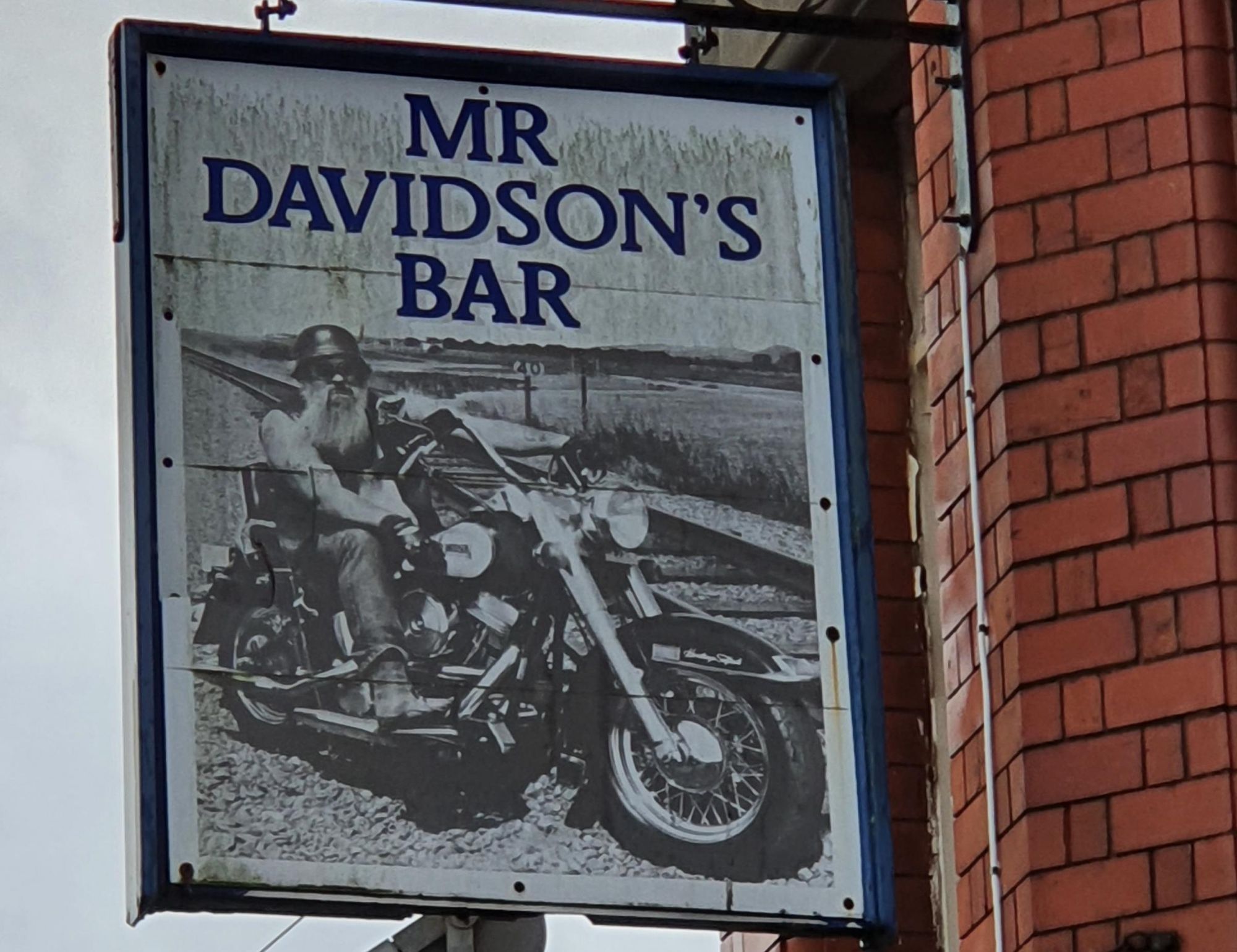 Mr Davidson's Bar Pub Sign. (Sign). Published on 18-12-2020