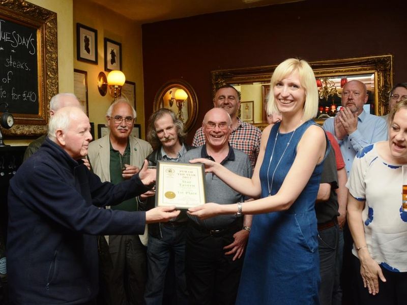 Pub of the Year 2017 certificate presentation. (Pub, Bar). Published on 28-06-2017