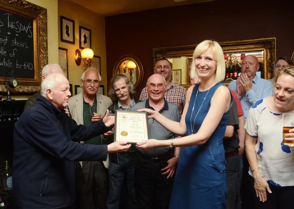 Pub of the Year 2017 certificate presentation. (Pub, Bar). Published on 28-06-2017