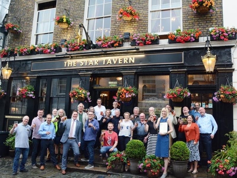Toasting Pub of the Year 2017 in the rain!. (External, Publican, Customers). Published on 28-06-2017
