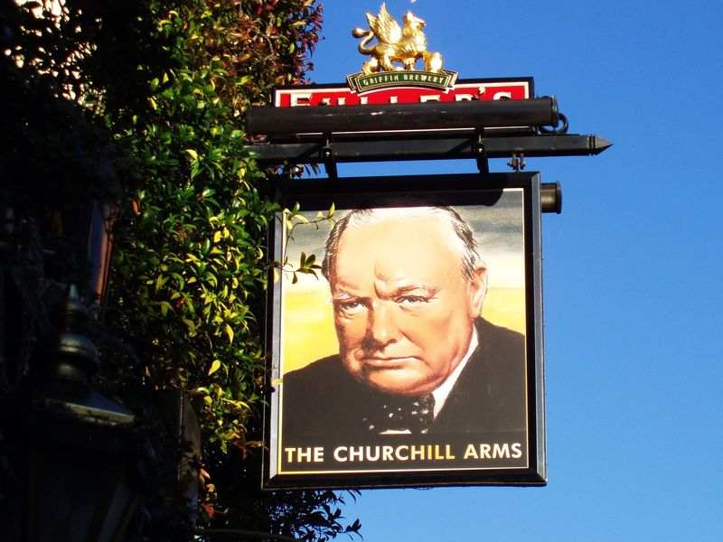 Churchill Arms swingsign. (Pub, External, Sign). Published on 27-10-2024