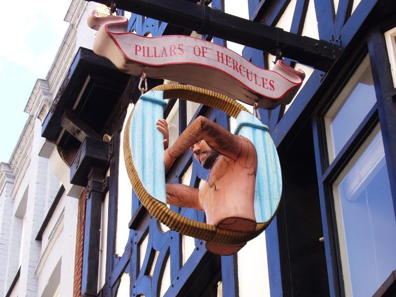 Simmons Greek St old Pillars sign June 2022. (Pub, Sign). Published on 26-06-2022