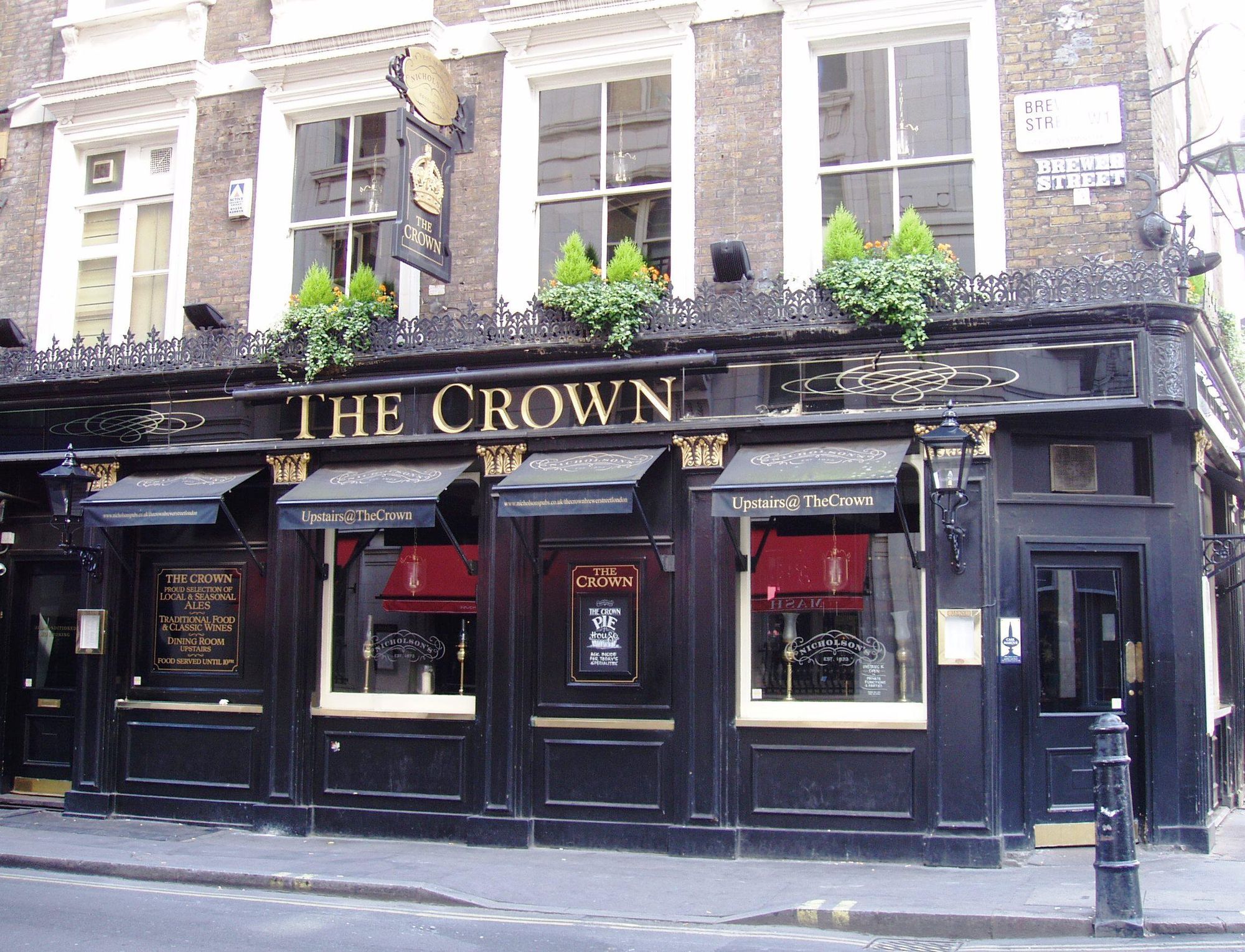 Crown W1-2 June 2017. (Pub, External). Published on 05-06-2017