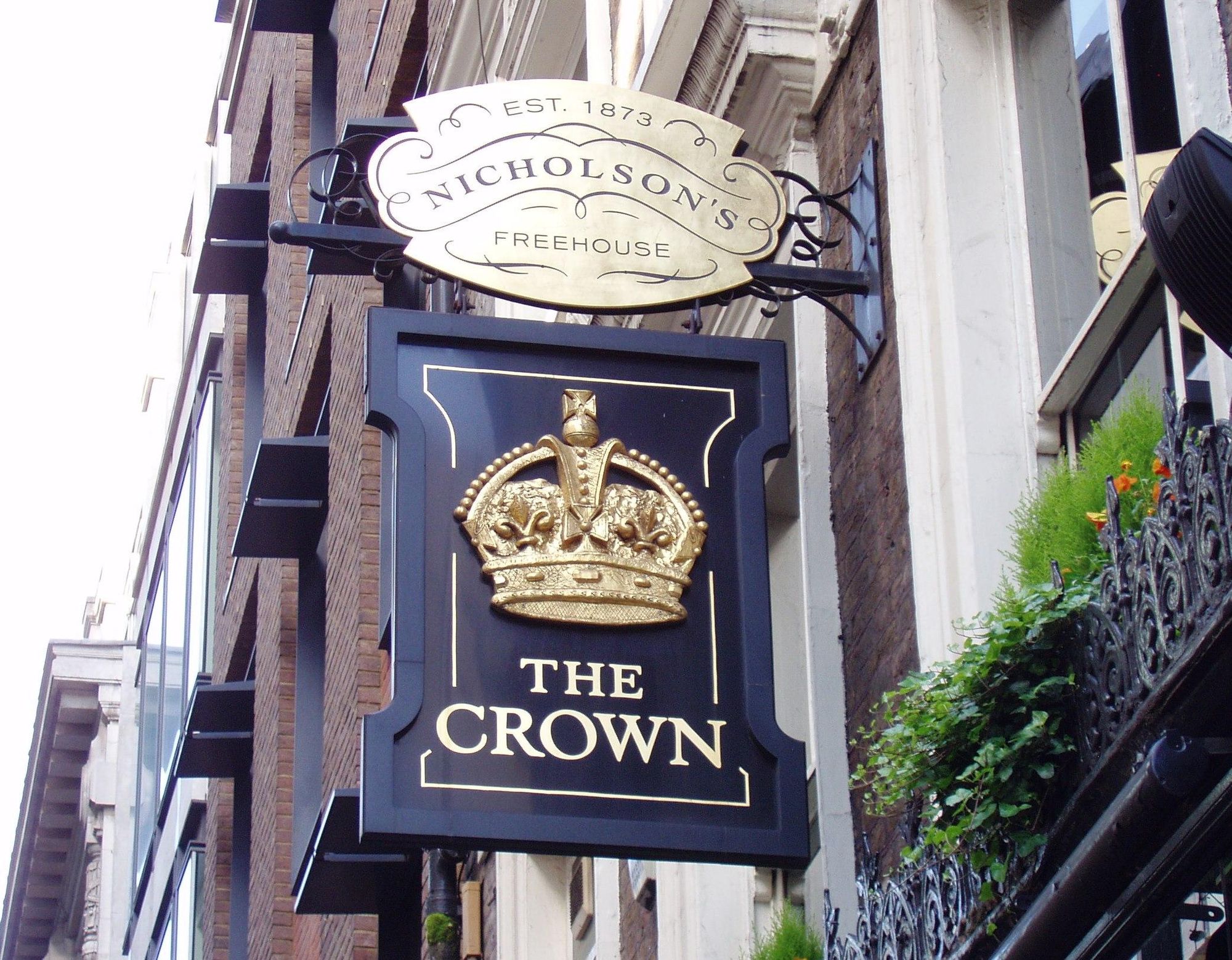 Crown W1-sign June 2017. (Pub, External, Sign). Published on 05-06-2017