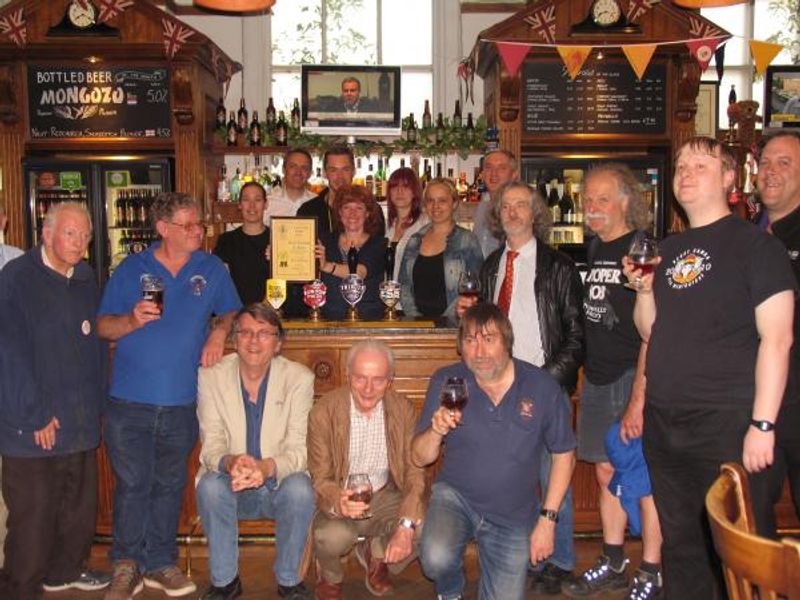 West London Branch supports Pub of Year 2015. (Pub, Customers, Branch, Award). Published on 21-06-2015 