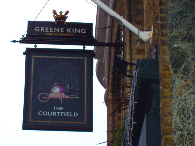 Courtfield swingsign Jan 2025. (Pub, External, Sign). Published on 19-01-2025