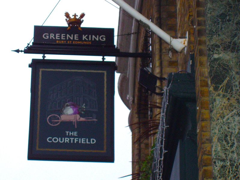 Courtfield swingsign Jan 2025. (Pub, External, Sign). Published on 19-01-2025 