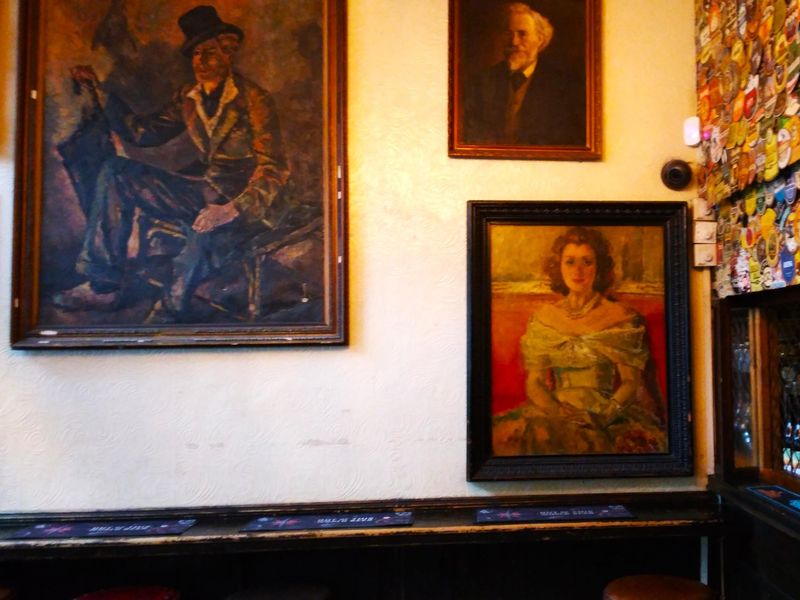 Harp wall pictures. (Pub). Published on 23-02-2026 