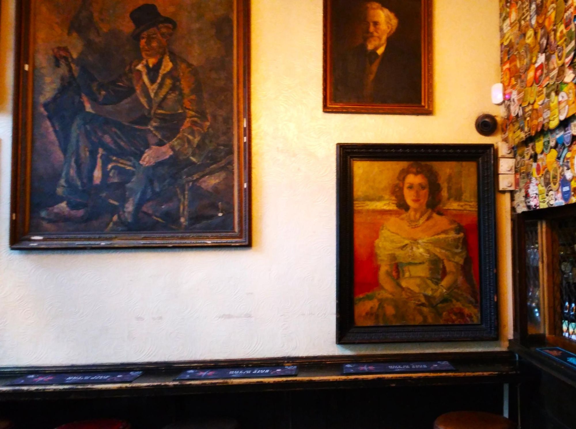 Harp wall pictures. (Pub). Published on 23-02-2026