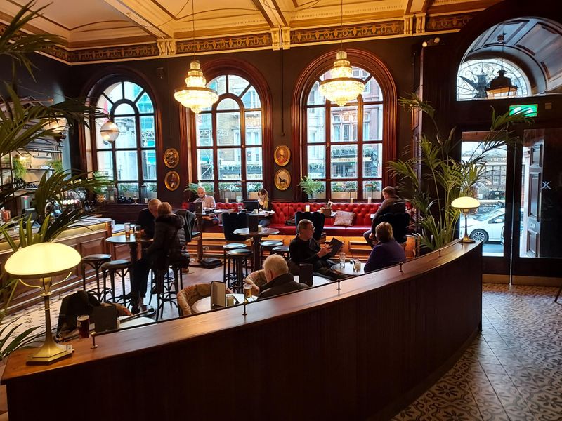 Horse & Guardsman-2 Nov 2021. (Pub, Customers). Published on 17-11-2021