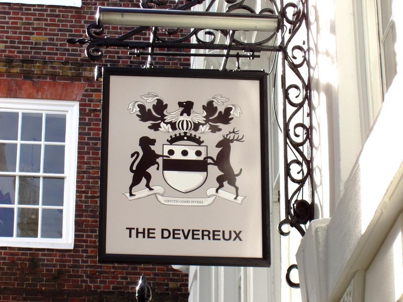 Devereux WC2-sign Mar 2019. (Pub, External, Sign). Published on 24-03-2019
