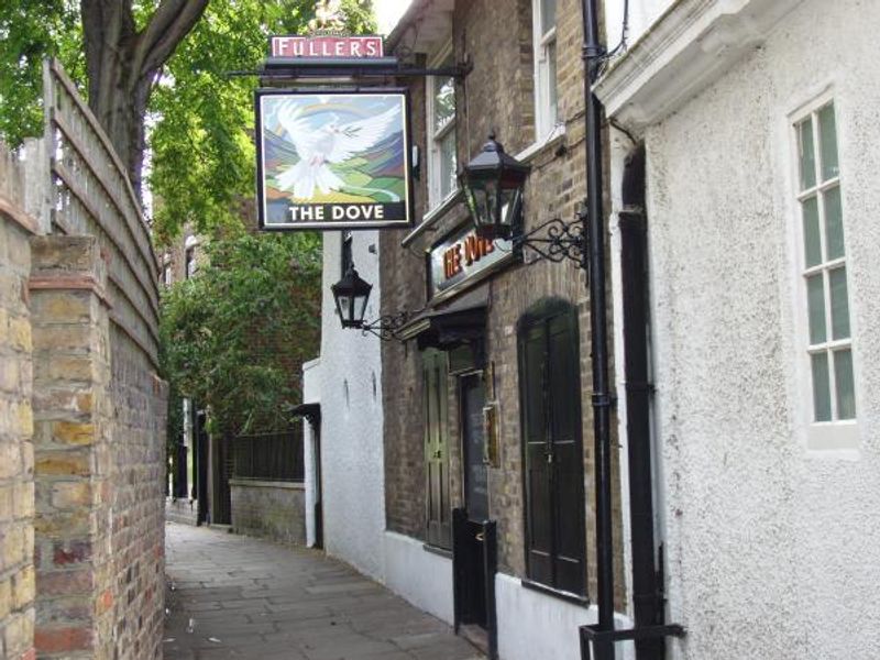 Dove entrance. (Pub, Key). Published on 04-08-2013