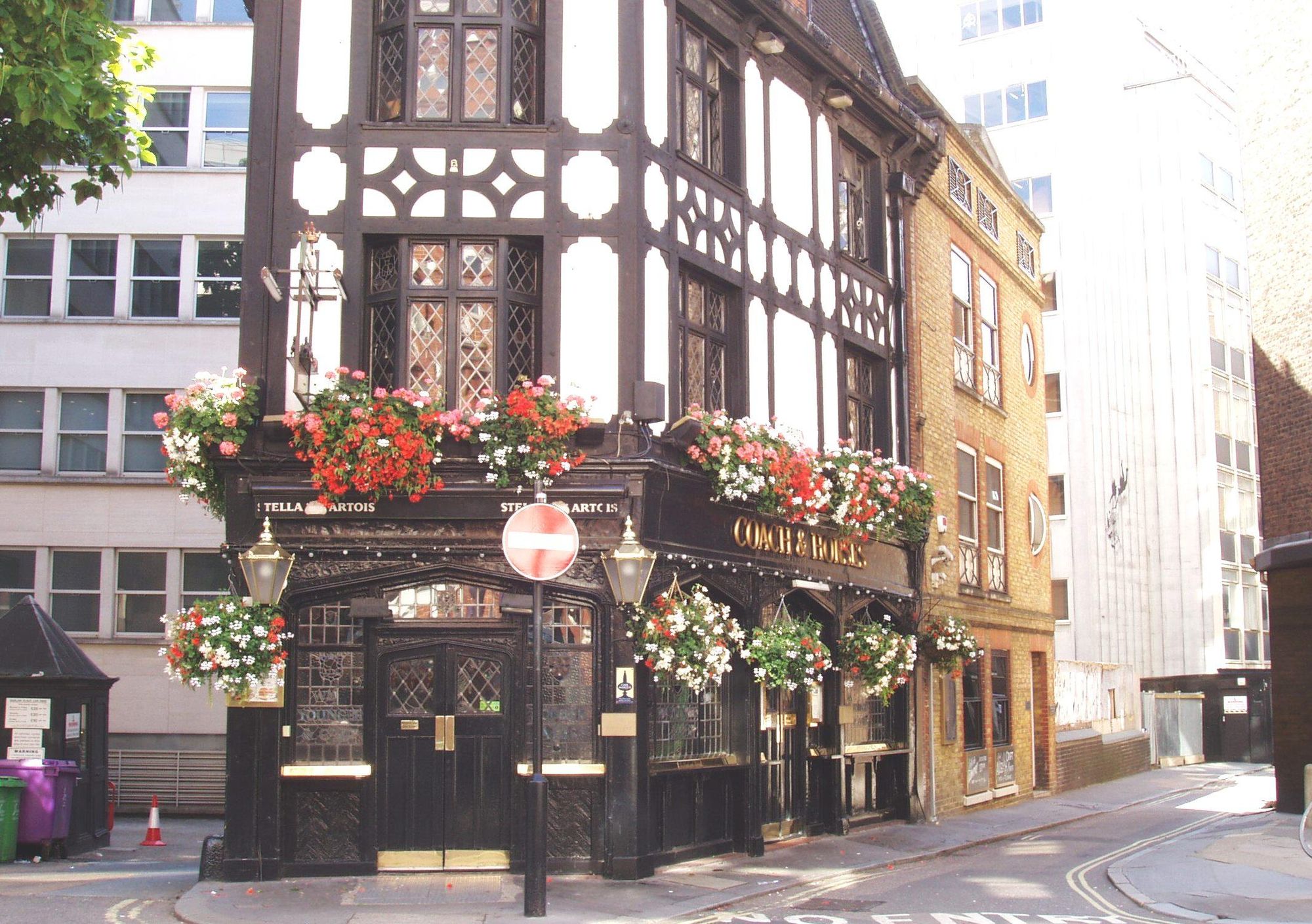 Coach & Horses Bruton St. W1-1. (Pub, External, Key). Published on 27-08-2017