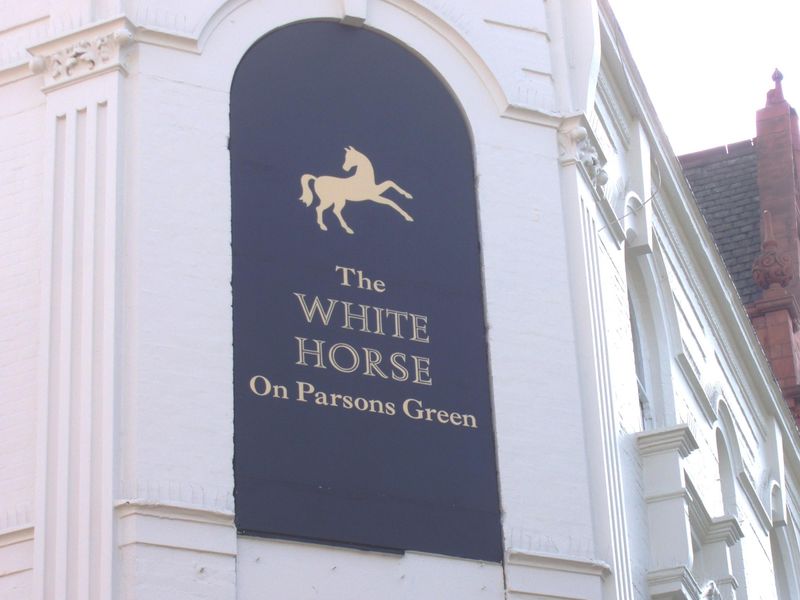 White Horse SW6-2 July 2017. (Pub, External, Sign). Published on 09-07-2017