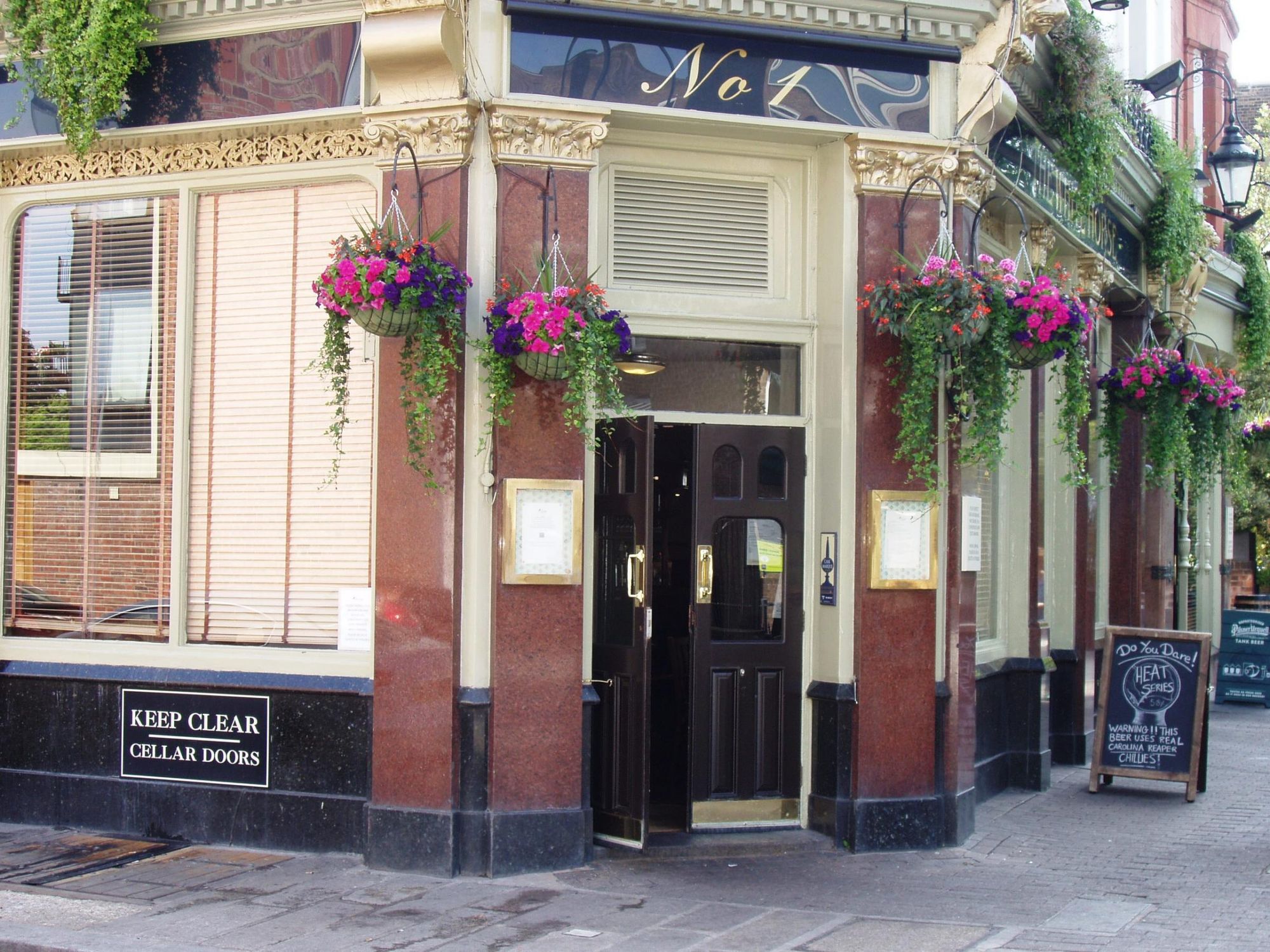 White Horse SW6-3 July 2017. (Pub, External). Published on 09-07-2017