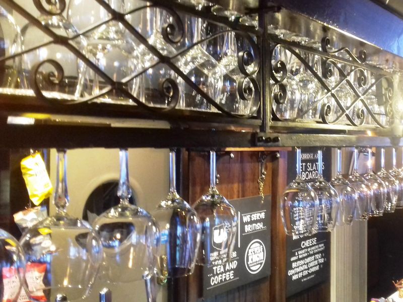Uxbridge Arms W8 bar. (Pub, Bar). Published on 24-04-2017
