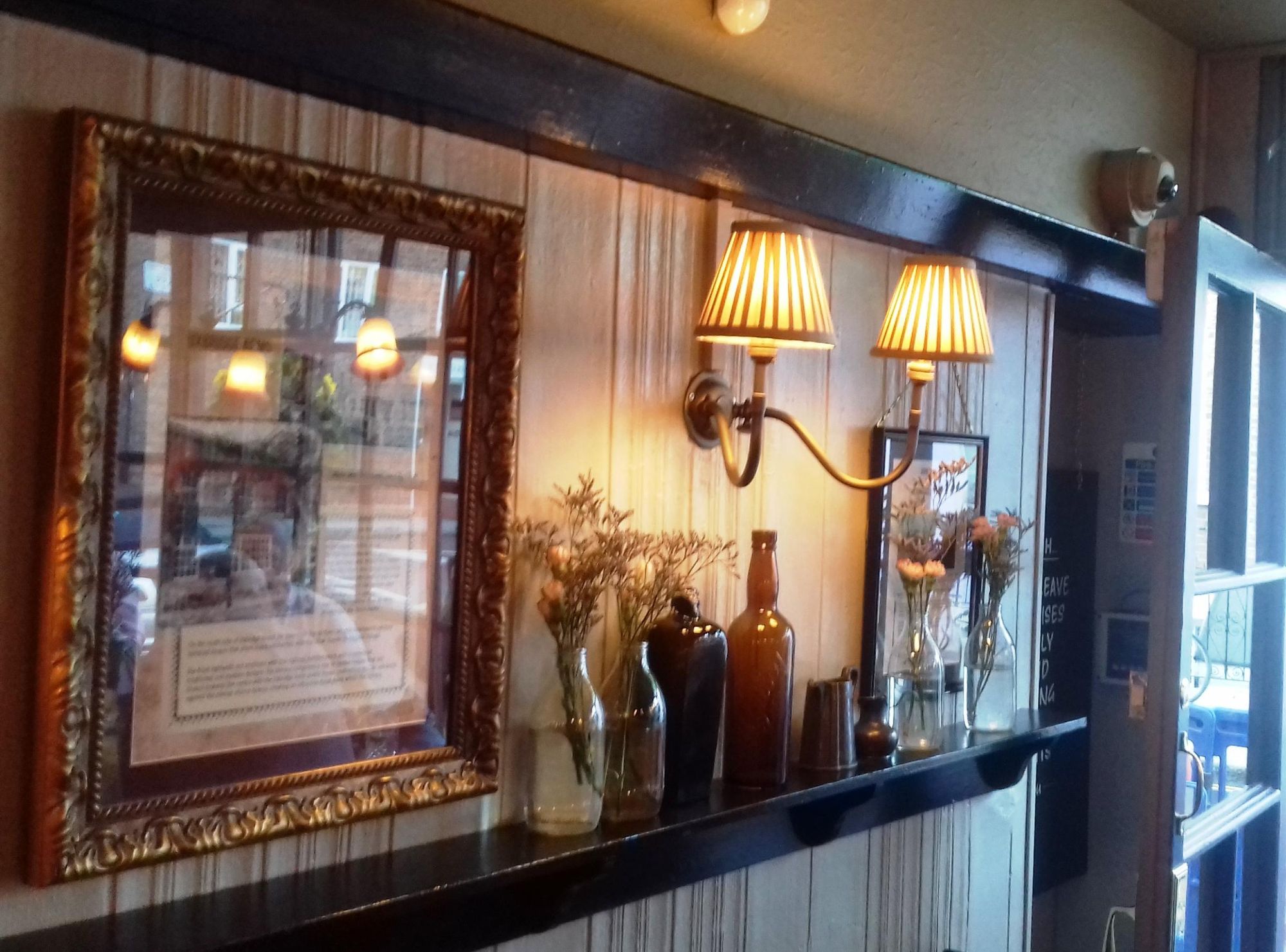 Uxbridge Arms W8 entrance. (Pub). Published on 24-04-2017