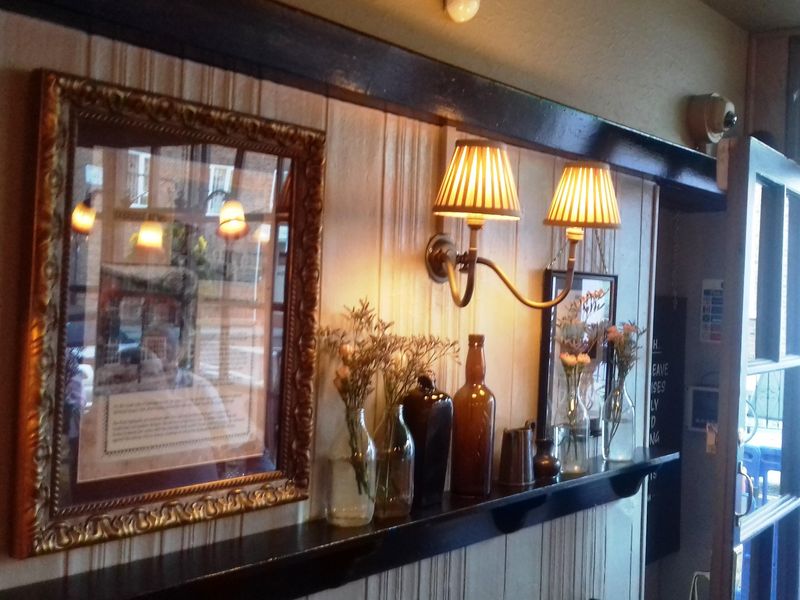Uxbridge Arms W8 entrance. (Pub). Published on 24-04-2017