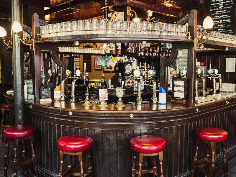 Carpenters Arms inside via Market Taverns. (Pub, Bar). Published on 10-04-2022