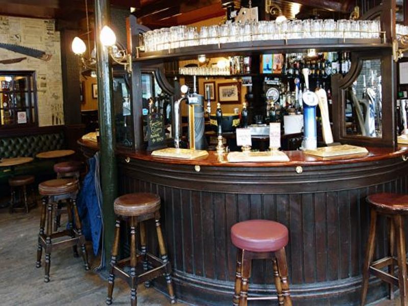 Carpenters Arms Marylebone inside1. (Pub, Bar). Published on 28-01-2015