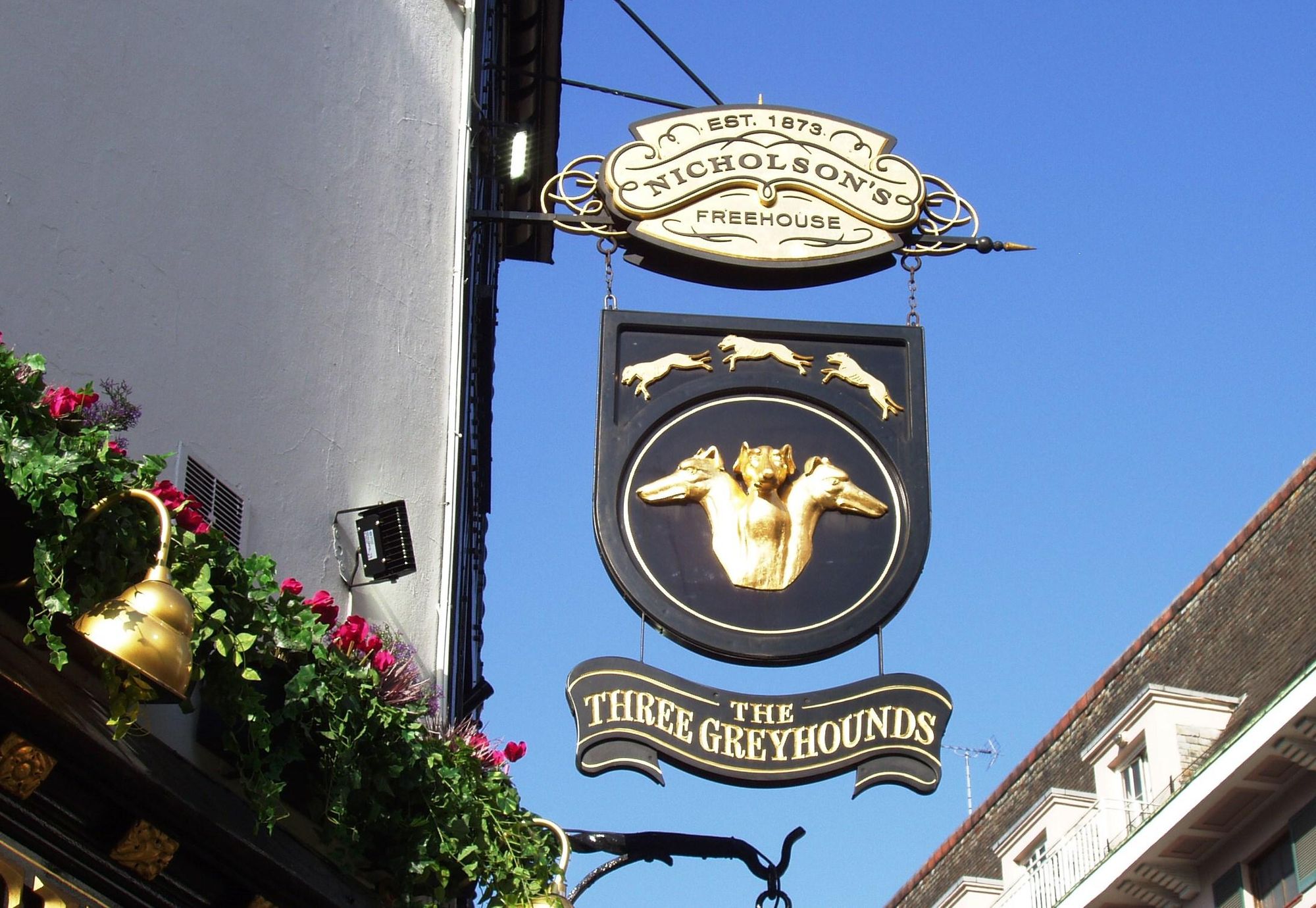 Three Greyhounds W1-sign May 2018. (Pub, External, Sign). Published on 07-05-2018