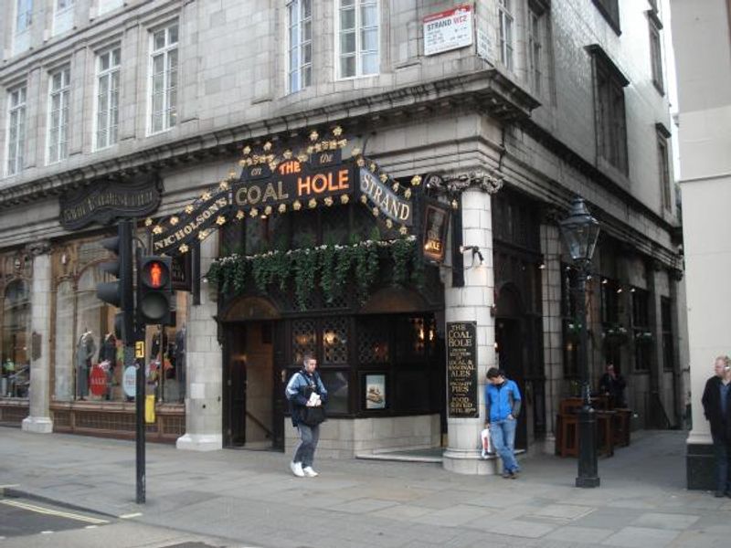 Coal Hole - Strand. (Pub, External). Published on 15-08-2013 