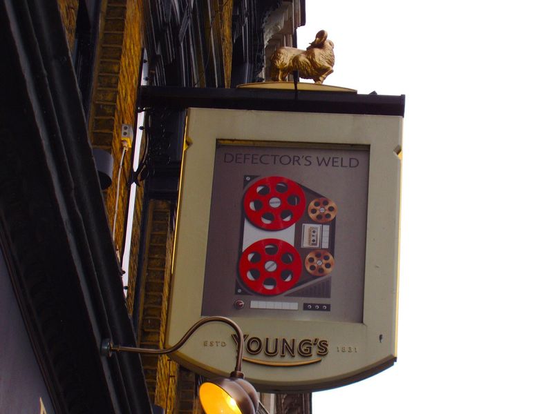 Defectors Weld sign Dec 2024. (Pub, External, Sign). Published on 26-12-2024