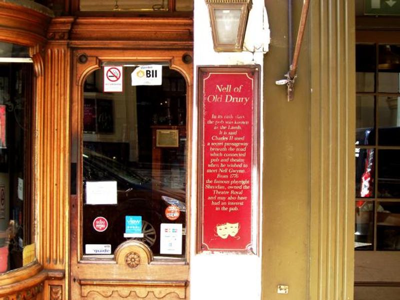 Nell of Old Drury plaque WC2. (Pub, External, Sign). Published on 24-05-2015 
