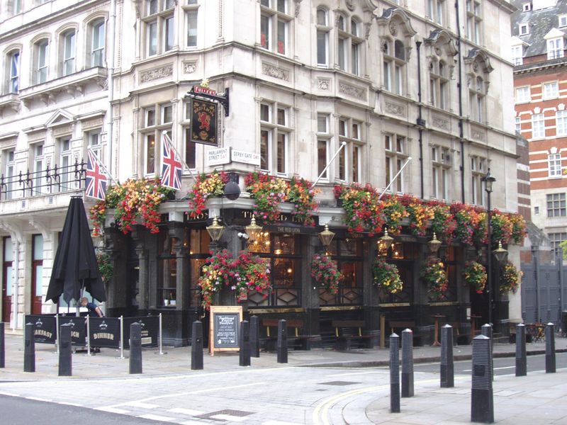Red Lion SW1A-1 Oct 2017. (Pub, External, Key). Published on 09-10-2017