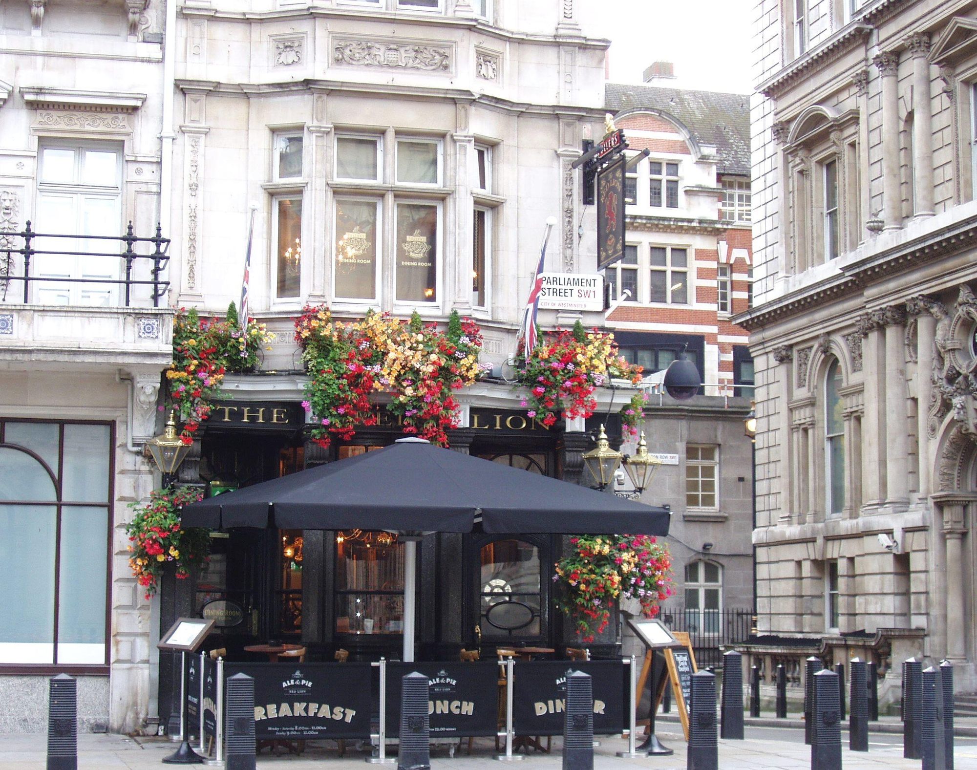 Red Lion SW1A-2 Oct 2017. (Pub, External). Published on 09-10-2017