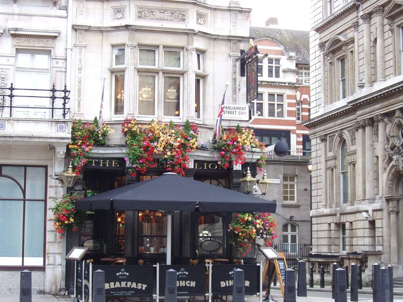 Red Lion SW1A-2 Oct 2017. (Pub, External). Published on 09-10-2017 