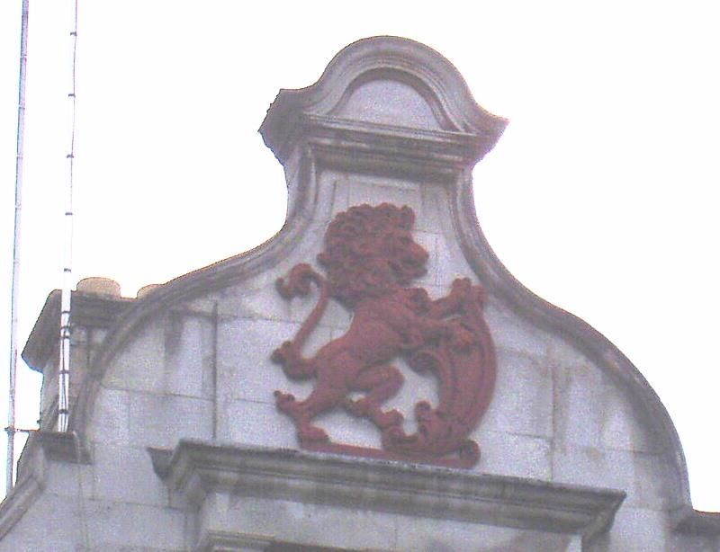 Red Lion SW1A-roof Oct 2017. (Pub, External, Sign). Published on 09-10-2017